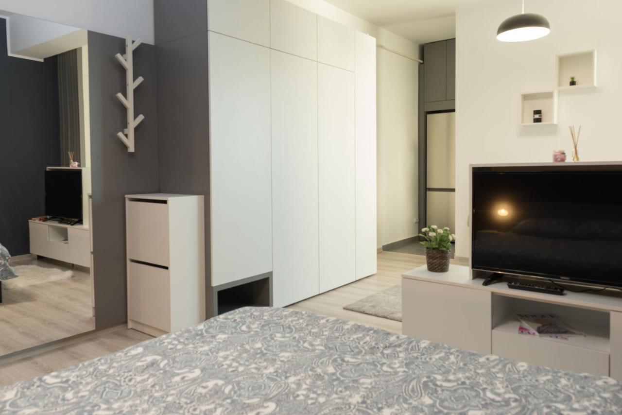 The Chic Minimalist - Apartment Iasi Esterno foto