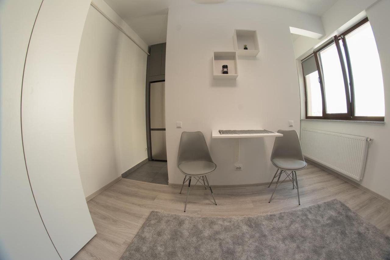 The Chic Minimalist - Apartment Iasi Esterno foto