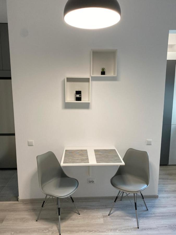The Chic Minimalist - Apartment Iasi Esterno foto