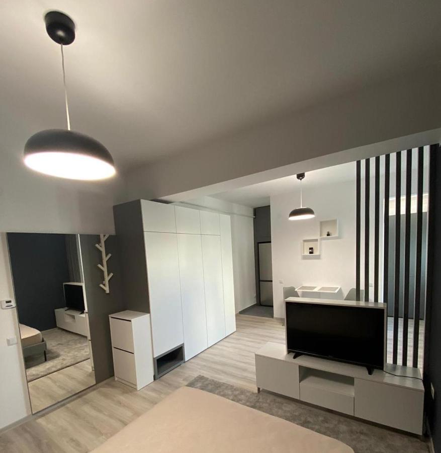 The Chic Minimalist - Apartment Iasi Esterno foto