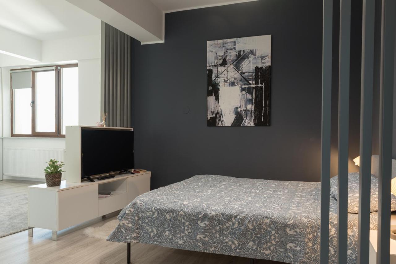 The Chic Minimalist - Apartment Iasi Esterno foto