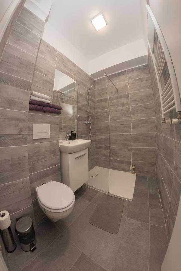 The Chic Minimalist - Apartment Iasi Esterno foto